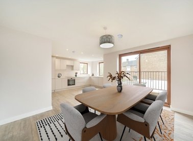 Properties for sale in Russell Road - CR4 3AP view1