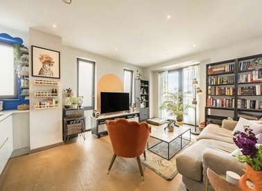 Properties for sale in Ryeland Boulevard - SW18 1UF view1