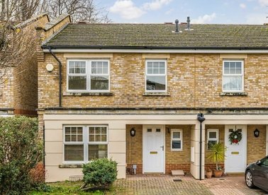 Properties for sale in Sandringham Mews - TW12 2LF view1