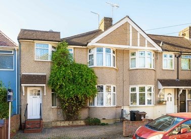 Properties sold in Saxon Avenue - TW13 5JN view1