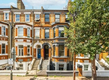Properties for sale in Schubert Road - SW15 2QT view1