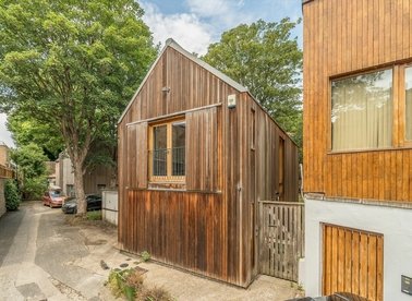 Properties for sale in Scoble Place - N16 7TS view1