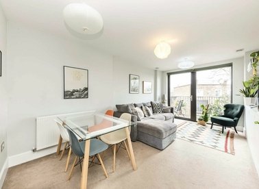 Properties for sale in Shacklewell Road - N16 7TU view1