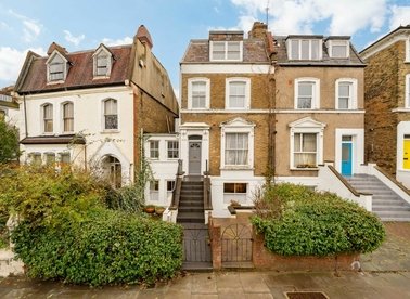 Properties for sale in Shaftesbury Road - N19 4QW view1