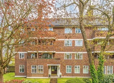 Properties for sale in Sheen Court - TW10 5DG view1