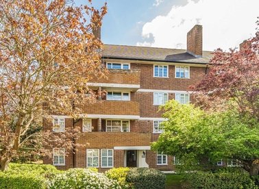 Properties for sale in Sheen Court - TW10 5DF view1