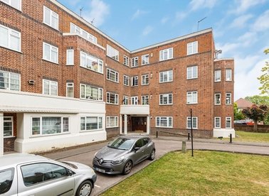 Properties for sale in Sheen Court - TW10 5DE view1