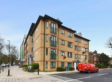 Properties for sale in Silver Crescent - W4 5SF view1