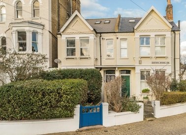Properties for sale in Sisters Avenue - SW11 5SR view1