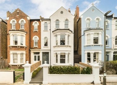 Properties for sale in Sisters Avenue - SW11 5SR view1