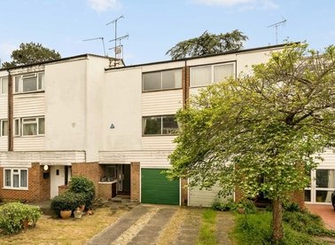 Properties for sale in Sovereign Close - W5 1DE view1