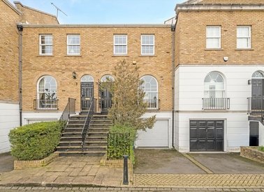 Properties for sale in Sovereign Crescent - SE16 5XH view1