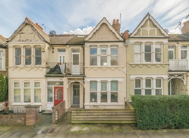Properties for sale in Squires Lane - N3 2QS view1