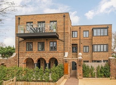 Properties for sale in St. Andrew's Square - KT6 4EZ view1