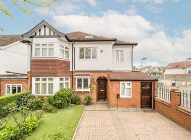 Properties for sale in St. Andrews Road - NW11 0PJ view1