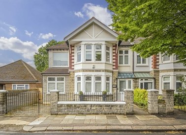 Properties for sale in St. James's Avenue - TW12 1HN view1