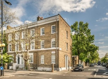Properties for sale in St. James's Gardens - W11 4RB view1