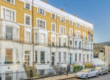 Properties for sale in St. James's Gardens - W11 4RF view1