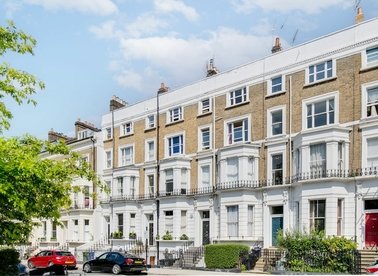 Properties for sale in St. James's Gardens - W11 4RF view1