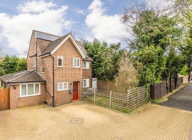 Properties for sale in St. James's Road - TW12 1DG view1