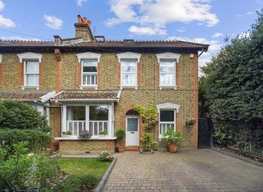 Houses For Sale In Isleworth London Dexters Estate Agents