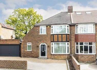 Properties for sale in Stag Lane - NW9 0QS view1