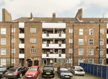 Properties for sale in Stamford Hill - N16 6RP view1
