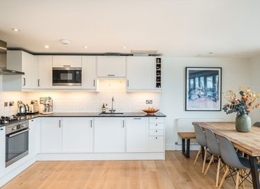 Properties for sale in Stane Grove - SW9 9AL view1