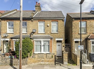 Properties for sale in Stanley Road - TW3 1XY view1