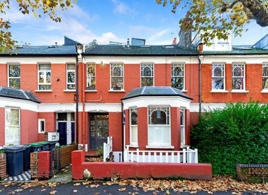 Properties for sale in Stapleton Hall Road - N4 4QJ view1