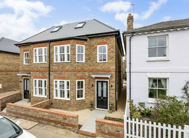 Properties for sale in Station Road - TW12 2BU view1