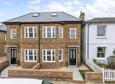 Properties for sale in Station Road - TW12 2BU view1
