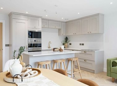 Station Road, Hampton, TW12