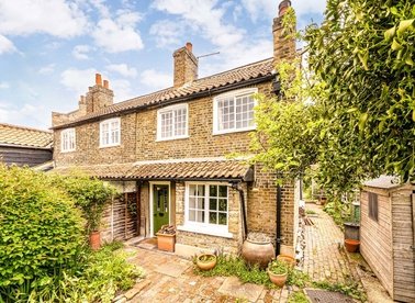 Properties for sale in Station Road - TW12 2DA view1