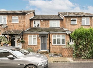 Properties for sale in Stevens Close - TW12 3YW view1