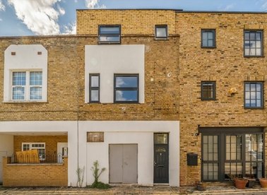 Properties for sale in Stoke Newington High Street - N16 7PB view1