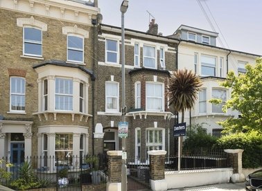 Properties for sale in Stormont Road - SW11 5EQ view1