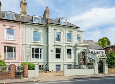 Properties for sale in Strawberry Vale - TW1 4SJ view1