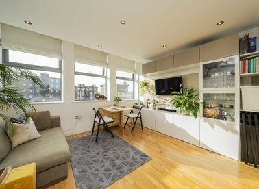 Properties for sale in Streatham High Road - SW16 1DG view1