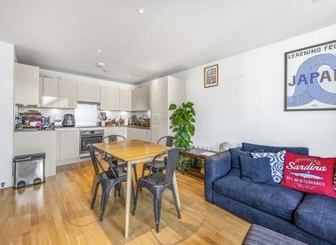 Properties for sale in Streatham High Road - SW16 6BF view1