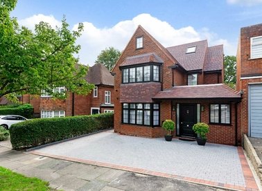 Properties for sale in Sunnyfield - NW7 4RG view1