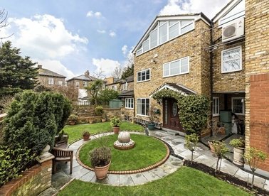 Properties for sale in Surrey Crescent - W4 3AA view1