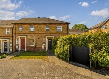 Properties for sale in Swaledale Close - N11 3FA view1