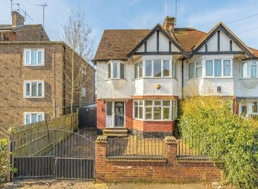 Properties for sale in Sydney Road - N10 2NL view1