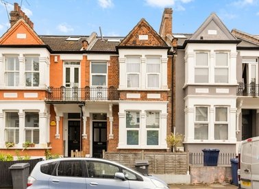 Properties for sale in Sylvester Road - N2 8HN view1