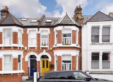 Properties for sale in Taybridge Road - SW11 5PX view1