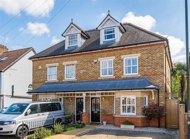 Properties for sale in Teddington Park - TW11 8DA view1