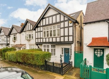 Properties for sale in Temple Fortune Lane - NW11 7UB view1