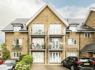 Properties for sale in Thames Close - TW12 2ET view1