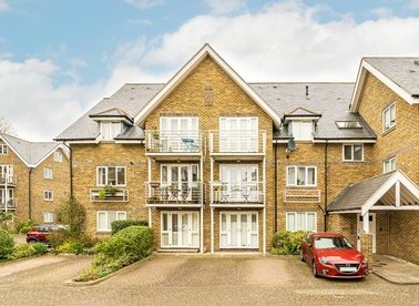 Properties for sale in Thames Close - TW12 2ET view1